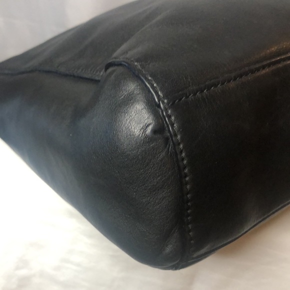 MICHAEL KORS black leather shoulder handbag. - Picture 10 of 15